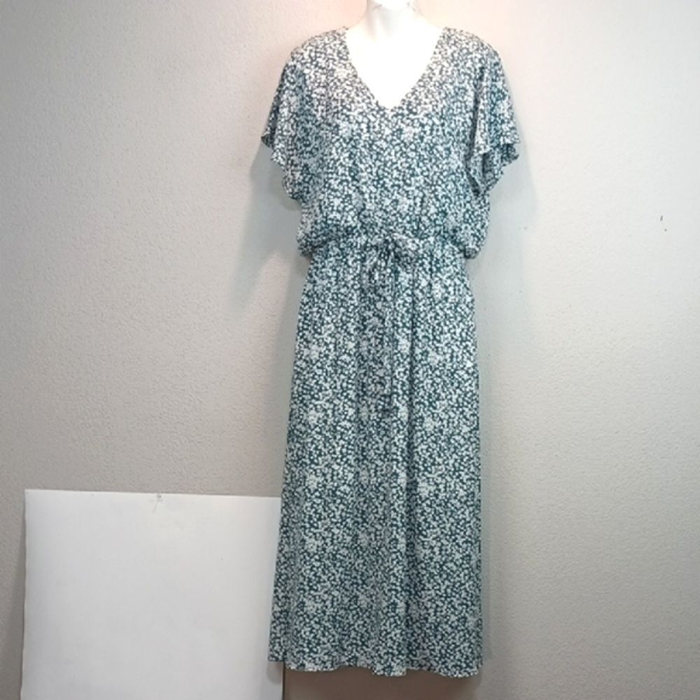 Sienna Sky Women's Floral Green / White V Neck Boho  Midi Dress sz L Feminine